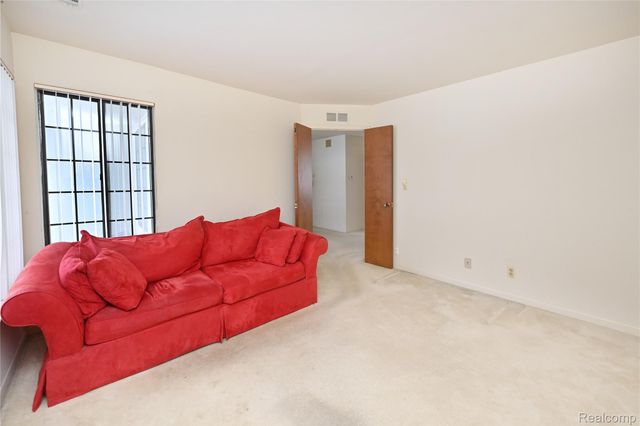 6011 Pebble Lane Court, West Bloomfield Charter Township, MI 48322