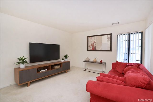 6011 Pebble Lane Court, West Bloomfield Charter Township, MI 48322