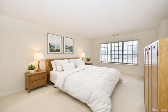 6011 Pebble Lane Court, West Bloomfield Charter Township, MI 48322