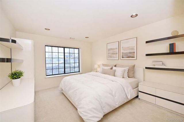 6011 Pebble Lane Court, West Bloomfield Charter Township, MI 48322