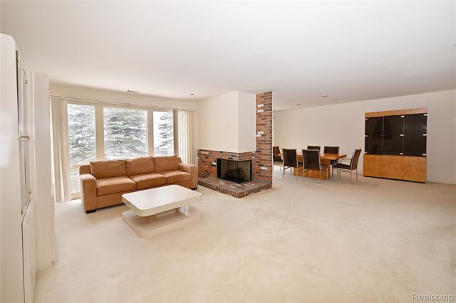 6011 Pebble Lane Court, West Bloomfield Charter Township, MI 48322