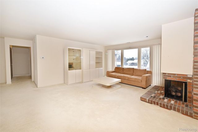 6011 Pebble Lane Court, West Bloomfield Charter Township, MI 48322