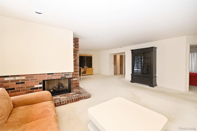 6011 Pebble Lane Court, West Bloomfield Charter Township, MI 48322