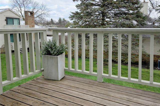 6011 Pebble Lane Court, West Bloomfield Charter Township, MI 48322