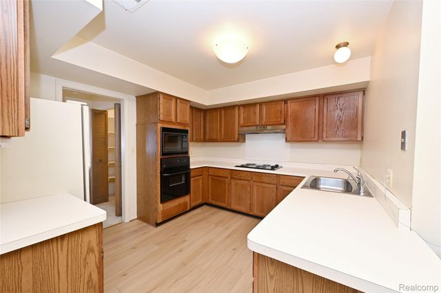 6011 Pebble Lane Court, West Bloomfield Charter Township, MI 48322