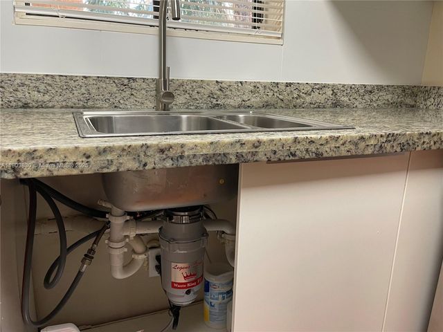 6900 SW 39th St 206J, Davie, FL 33314