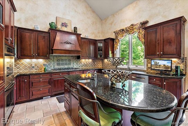 7662 Devins Ridge, Clarkston, MI 48348