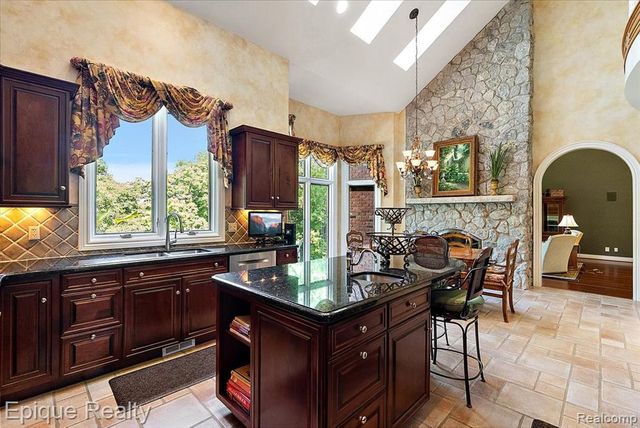 7662 Devins Ridge, Clarkston, MI 48348