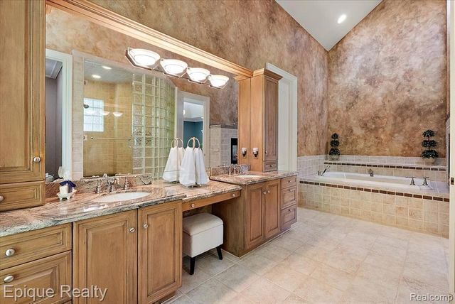 7662 Devins Ridge, Clarkston, MI 48348