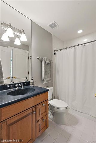 7662 Devins Ridge, Clarkston, MI 48348