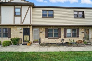 3828 Queen Anne Place, B8, Grove City, OH 43123