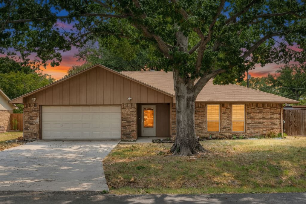 1909 Oak Hill Drive, Corinth, TX 76210 — exterior