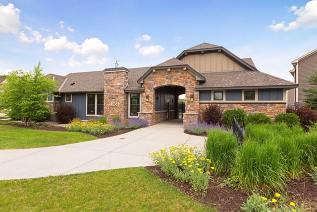 16380 52nd Avenue N, Plymouth, MN 55446
