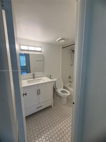5201 NW 7th St 202, Miami, FL 33126