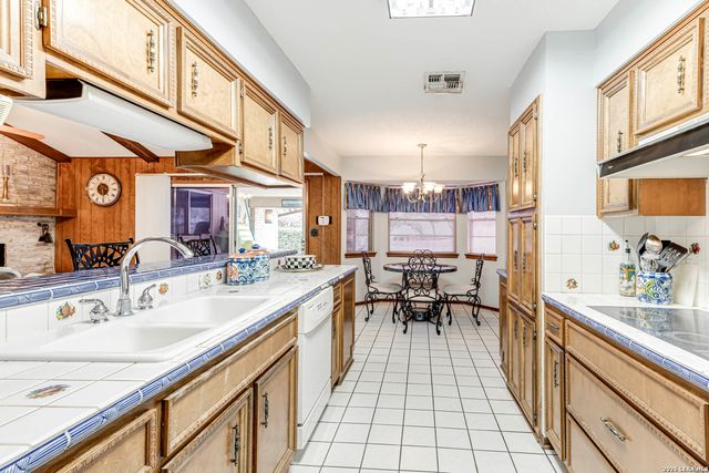 2018 Windy Trl, San Antonio, TX 78232