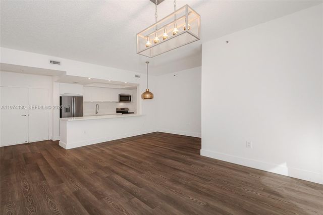 9725 NW 52nd St 213, Doral, FL 33178