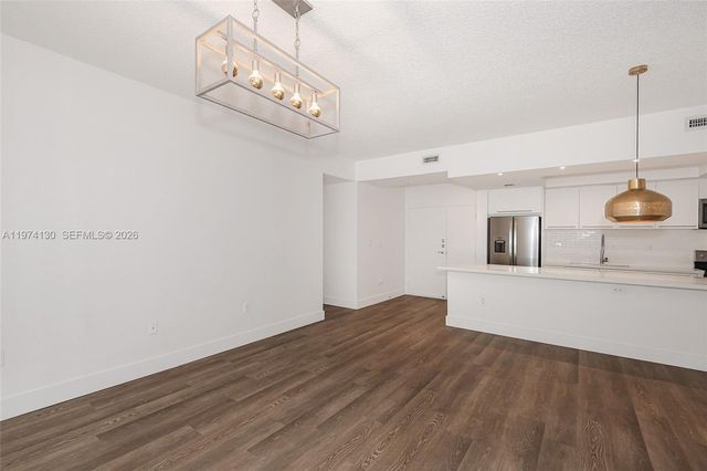 9725 NW 52nd St 213, Doral, FL 33178