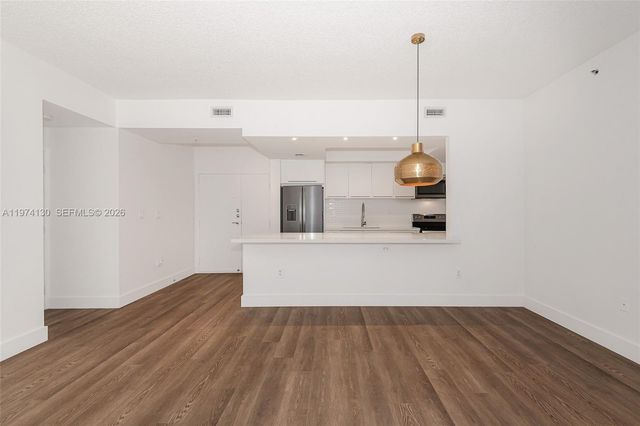 9725 NW 52nd St 213, Doral, FL 33178