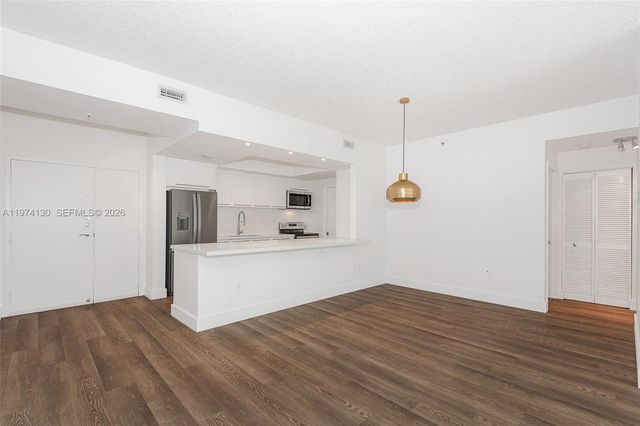 9725 NW 52nd St 213, Doral, FL 33178