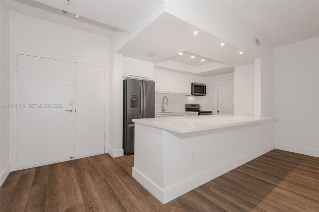 9725 NW 52nd St 213, Doral, FL 33178