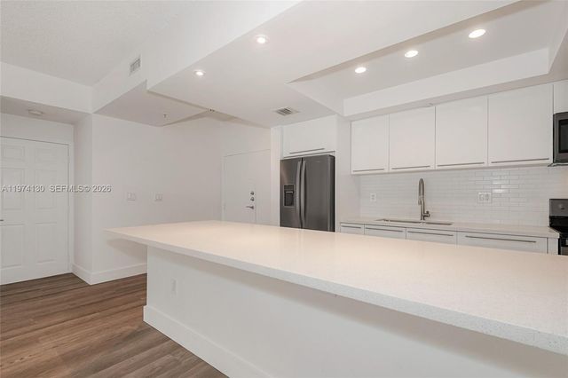 9725 NW 52nd St 213, Doral, FL 33178