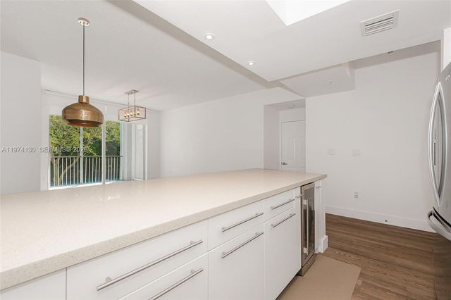 9725 NW 52nd St 213, Doral, FL 33178