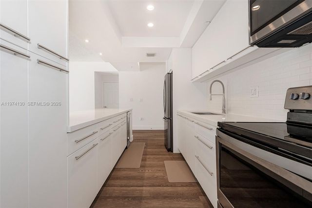 9725 NW 52nd St 213, Doral, FL 33178