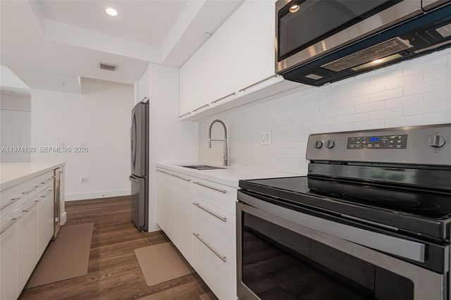 9725 NW 52nd St 213, Doral, FL 33178