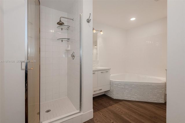 9725 NW 52nd St 213, Doral, FL 33178