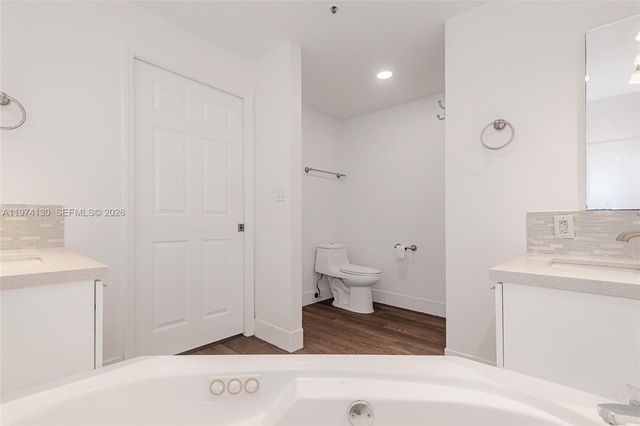 9725 NW 52nd St 213, Doral, FL 33178