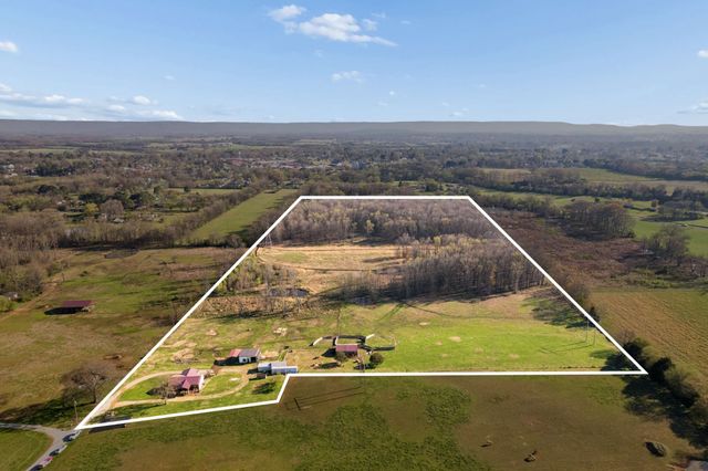 324 Laster Holman Rd, Decherd, TN 37324