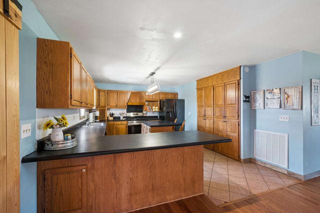 324 Laster Holman Rd, Decherd, TN 37324