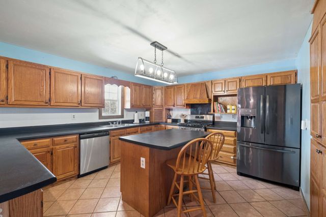 324 Laster Holman Rd, Decherd, TN 37324