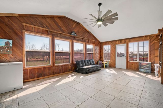 324 Laster Holman Rd, Decherd, TN 37324