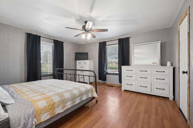 324 Laster Holman Rd, Decherd, TN 37324