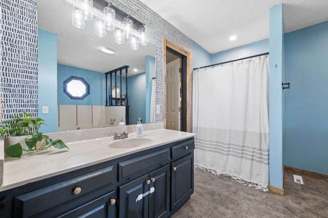 324 Laster Holman Rd, Decherd, TN 37324