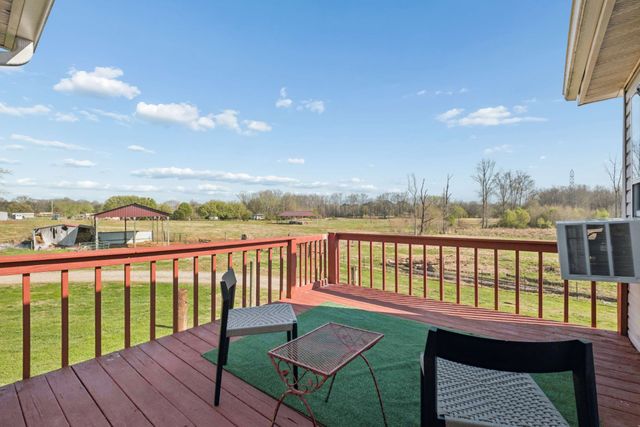 324 Laster Holman Rd, Decherd, TN 37324