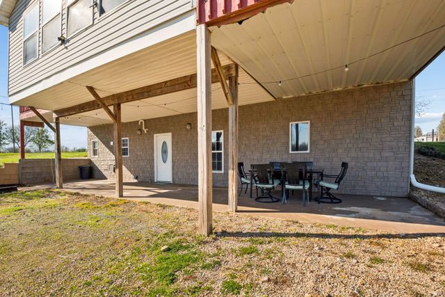 324 Laster Holman Rd, Decherd, TN 37324
