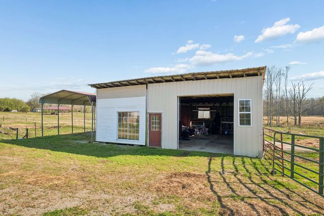 324 Laster Holman Rd, Decherd, TN 37324