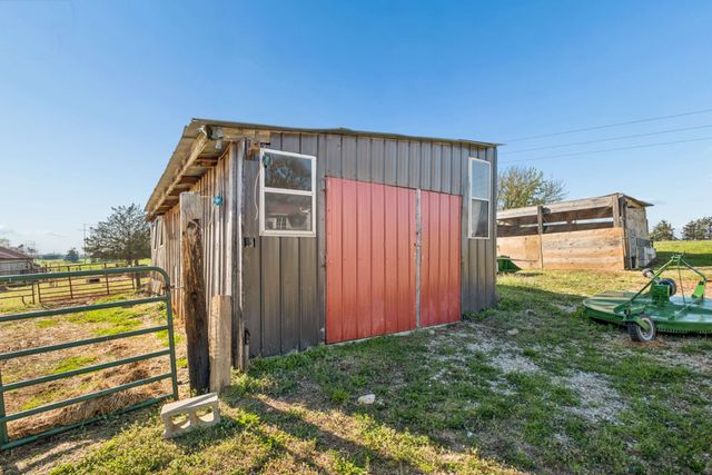 324 Laster Holman Rd, Decherd, TN 37324