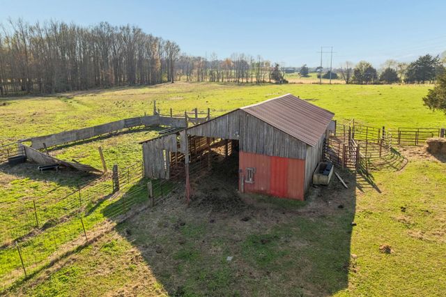 324 Laster Holman Rd, Decherd, TN 37324