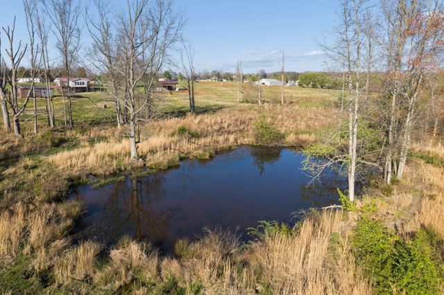 324 Laster Holman Rd, Decherd, TN 37324