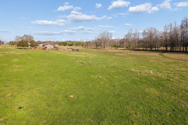 324 Laster Holman Rd, Decherd, TN 37324