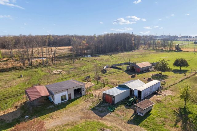 324 Laster Holman Rd, Decherd, TN 37324