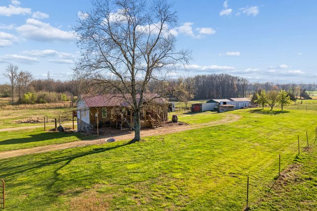 324 Laster Holman Rd, Decherd, TN 37324