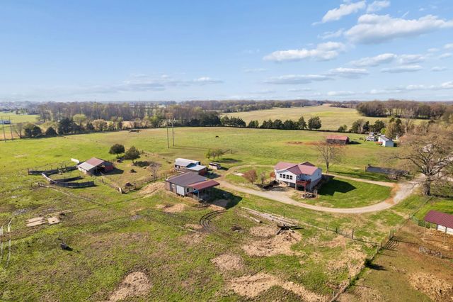 324 Laster Holman Rd, Decherd, TN 37324