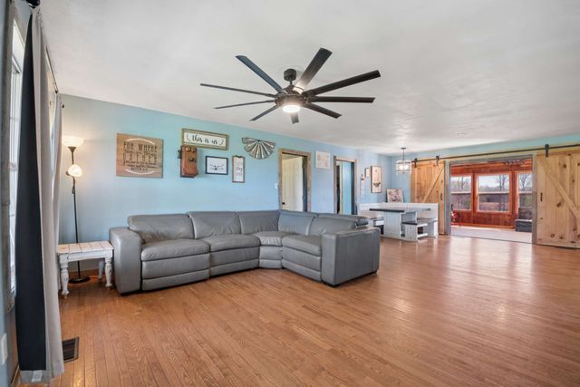 324 Laster Holman Rd, Decherd, TN 37324