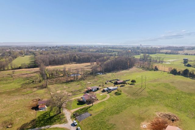 324 Laster Holman Rd, Decherd, TN 37324