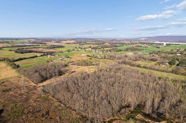 324 Laster Holman Rd, Decherd, TN 37324