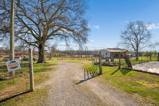 324 Laster Holman Rd, Decherd, TN 37324